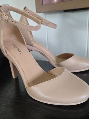 Pashion Jocelyn Heel/Sandal in Sand